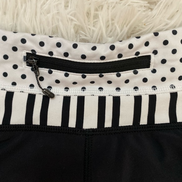 Lululemon Groovy Run Short 6 - Picture 3 of 3